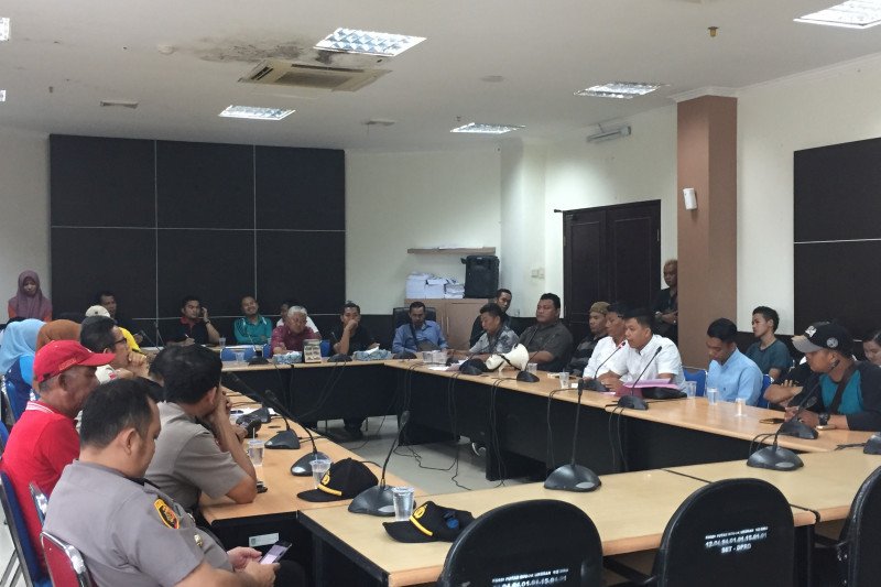 Massa FPMPI datangi DPRD Inhil tuntut solusi pasca-penutupan Gelper