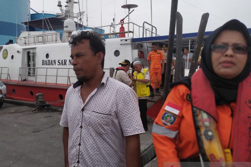 VIDEO - SAR evakuasi enam kru KM Hamisa Jaya yang tenggelam ke Dumai