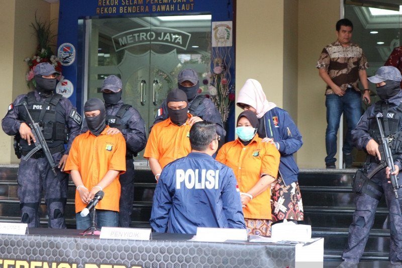 Istri bunuh suami - Ada tiga tersangka baru yang mengajari cara membunuh