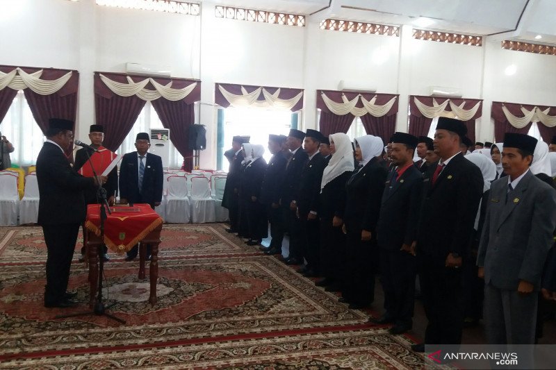 Wabup Rokan Hilir lantik kepala sekolah dan pengawas