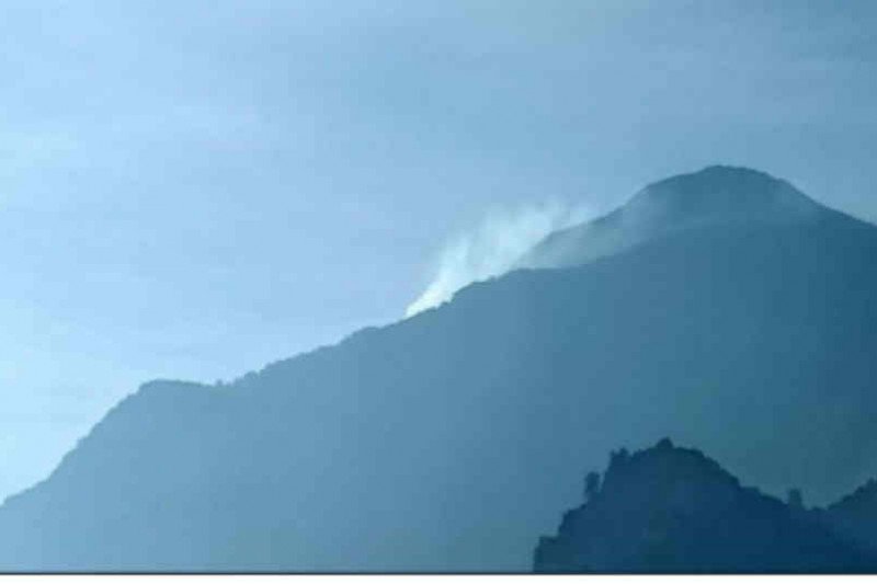 Puncak Gunung Ciremai kembali terbakar