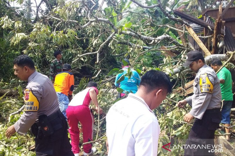 BPBD catat 88 unit bangunan terdampak puting beliung di Solok Selatan