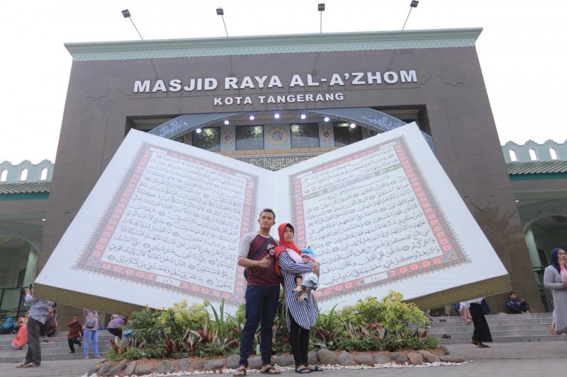 Al Quran Raksasa Hingga Swafoto 3d Di Festival Al Azhom