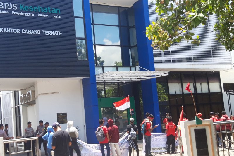 Elemen di Ternate demo tolak kenaikan iuran BPJS