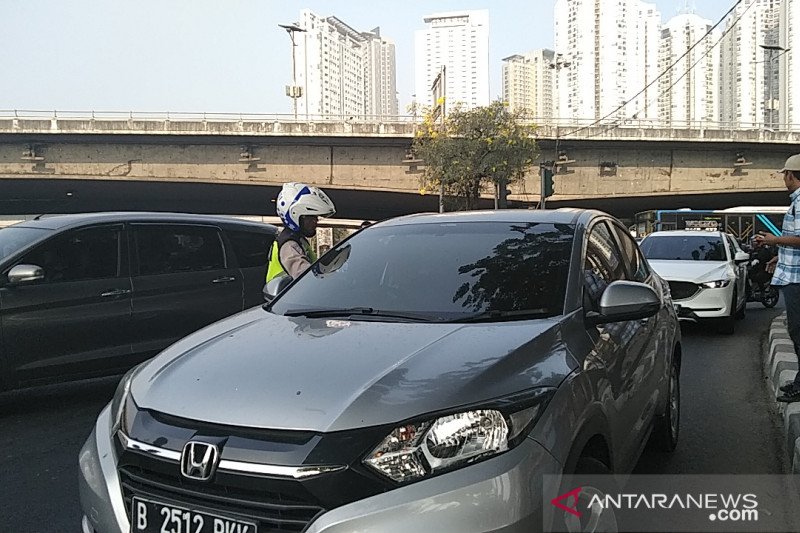 Perluasan Ganjil Genap 153 Kendaraan Ditilang Di Jakarta Barat Antara News Kuala Lumpur