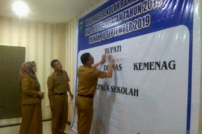 Ciptakan rasa aman dan nyaman, Pesisir Selatan deklarasikan 77 sekolah ramah anak