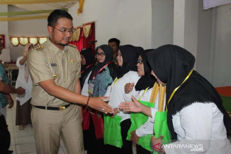 Bupati Sinjai salurkan 40 mesin jahit bantuan Kemnaker