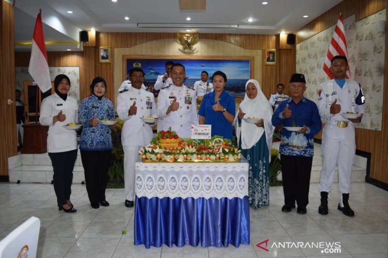 Danlanal Palembang beri penghargaan penangkap