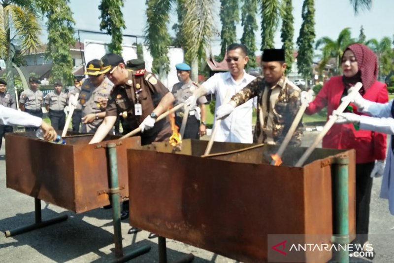 9,9 kg ganja dimusnahkan, Wabup Pasaman apresiasi kinerja polisi