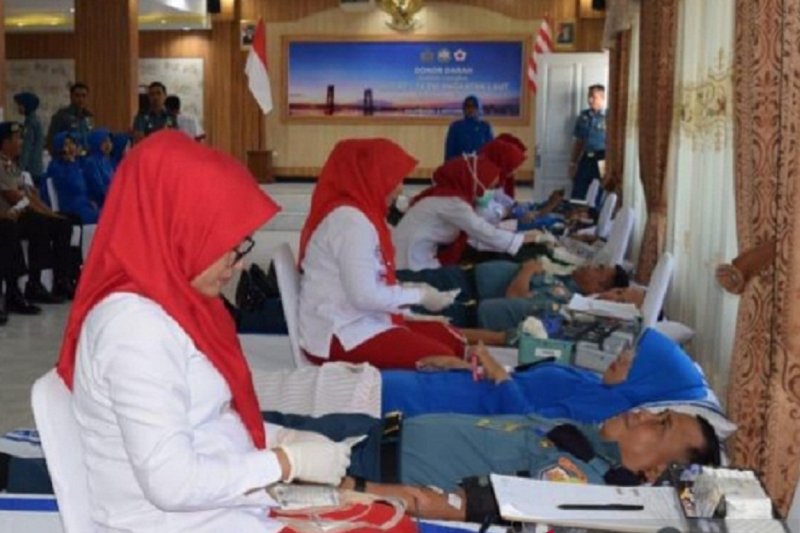 Pangkalan TNI AL Palembang bantu penuhi stok darah PMI
