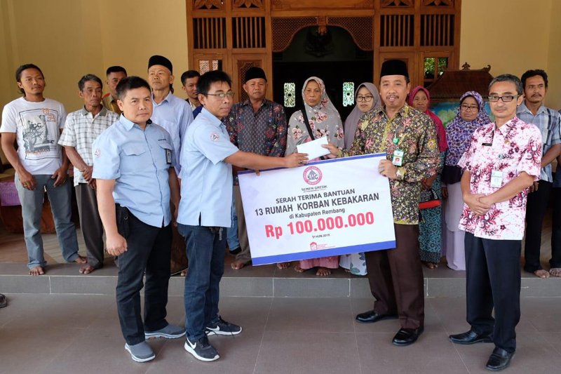 Semen Gresik bantu korban kebakaran Rp100 juta