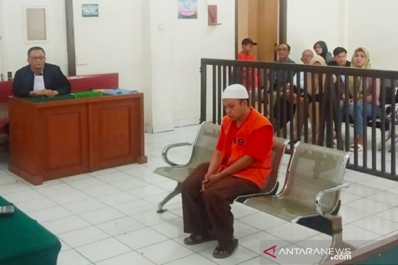 Penipu yang mencatut nama Kapolri dituntut dua tahun penjara