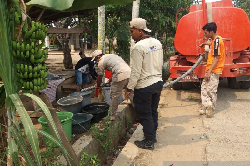 Kemarau landa Dharmasraya, BPBD distribusikan air ke daerah terdampakkekeringan