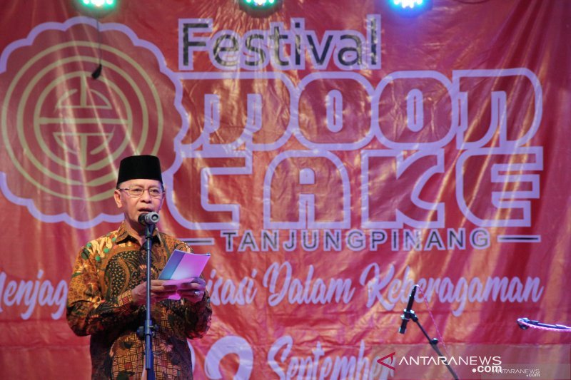 Prestasi Habibie - Naikkan gaji PNS hampir 100 persen