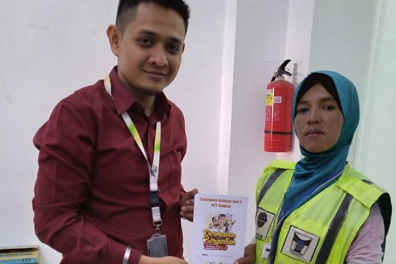 Belajar kedermawanan dari wanita penjaga parkir