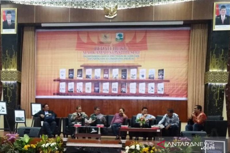 Mahkamah Konstitusi luncurkan 25 buku peringati HUT 16