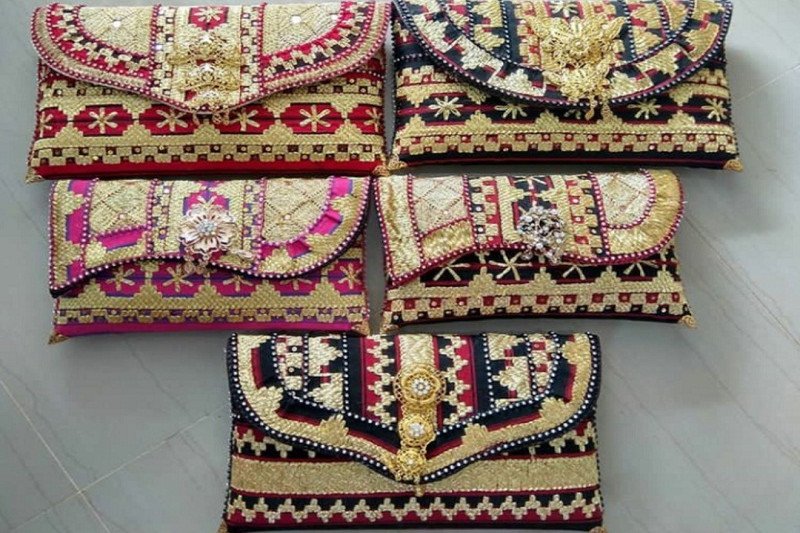 Ini kreasi modifikasi kain etnik Lampung bernilai tinggi