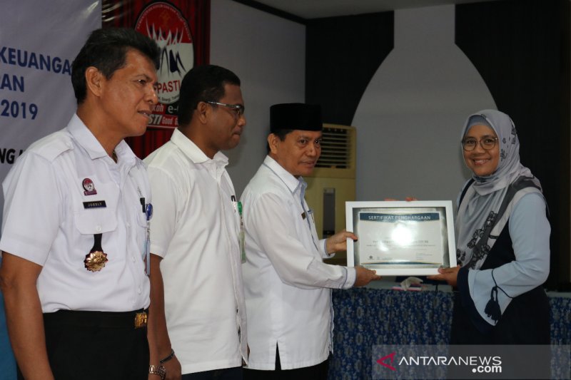 Dirjen perbendaharaan beri penghargaan laporan keuangan terbaik kepada Kemenag Sulteng
