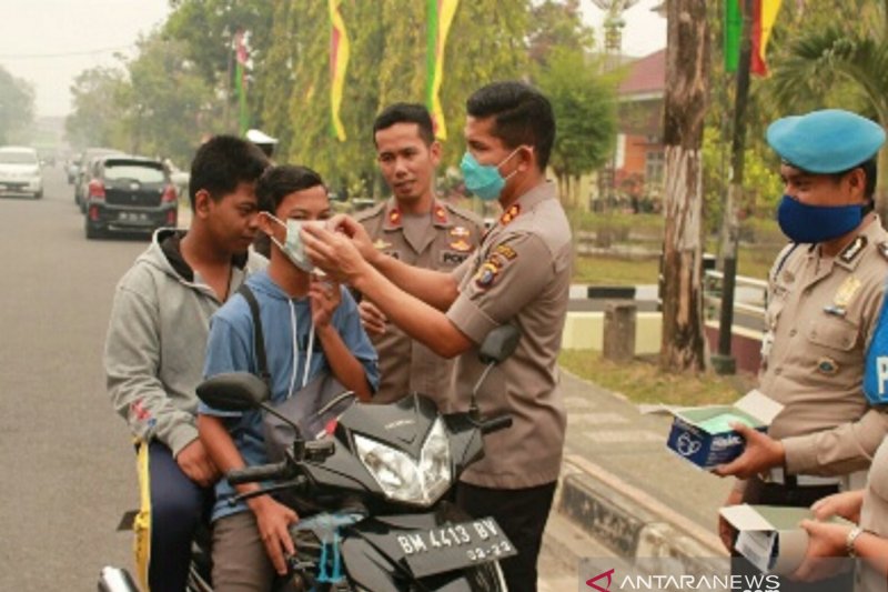Karhutla Riau - Kabut asap ganggu arus lalu lintas