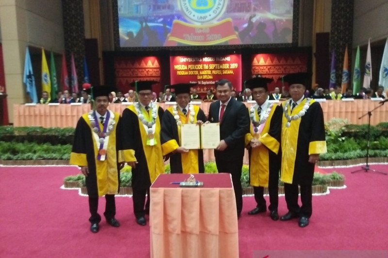 Curhat Bupati Sutan Riska pimpin Dharmasraya usia muda, 26 tahun