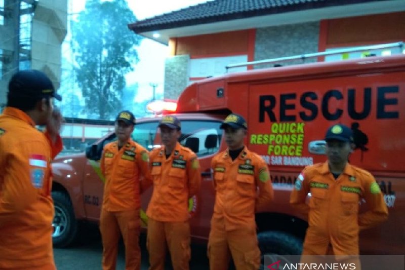 Pemancing ikan hilang terseret ombak di pantai selatan Garut