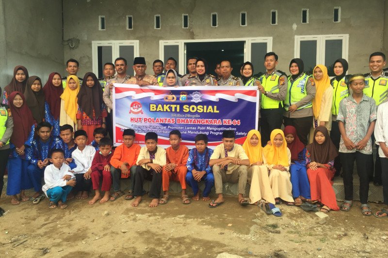 Peringati HUT Polantas Bhayangkara ke 64, Satlantas Polres Inhil santuni anak yatim