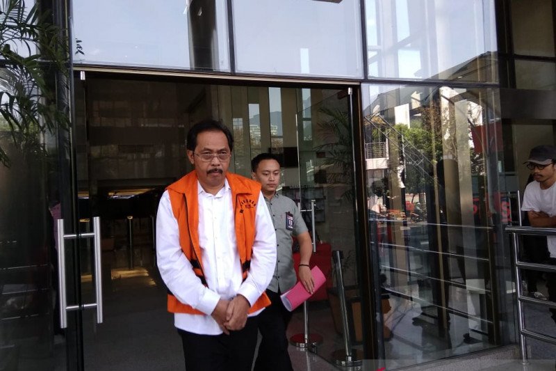 KPK sita dokumen anggaran hasil geledah tiga kantor dinas Kepri