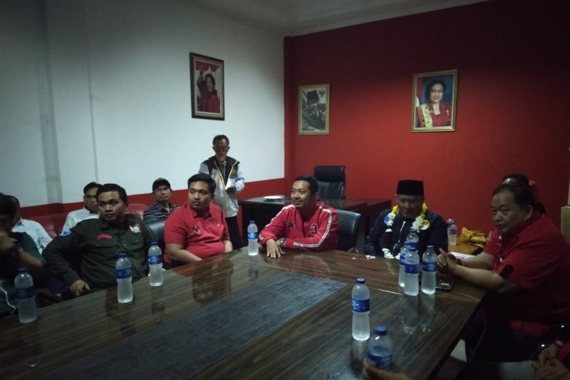 Delapan orang daftar bakal calon bupati ke PDIP Karawang