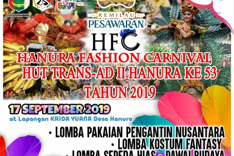 Desa Hanura gelar festial pakaian