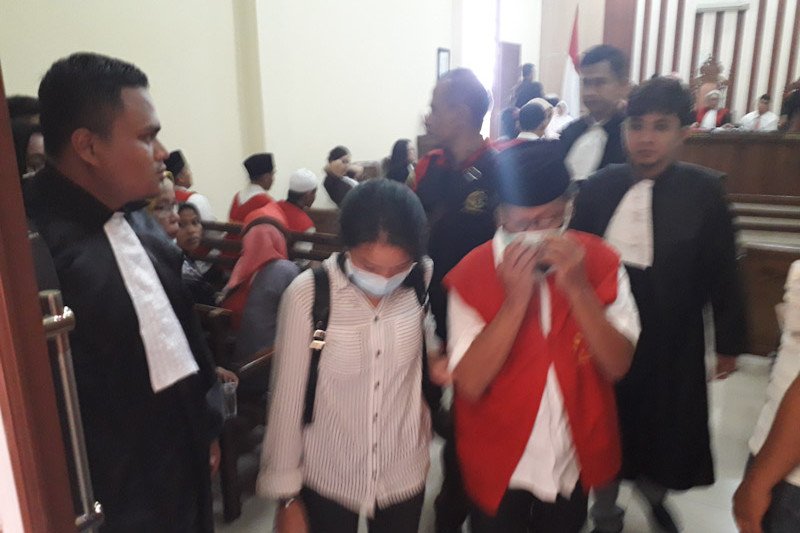 Hakim vonis dosen cabul satu tahun penjara