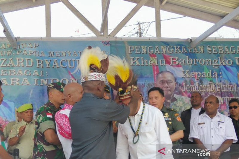 Ryamizard diangkat sebagai anak adat