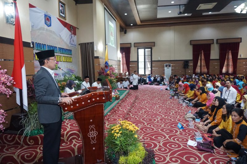 Wali kota Mataram mengajak kader terus dukung program KB