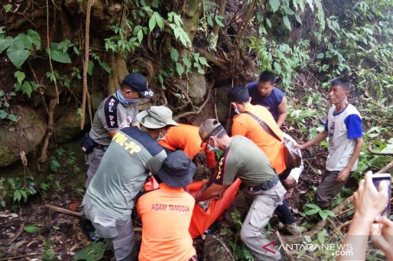 Dilaporkan hilang, Azwir ditemukan tergantung di pohon durian miliknya