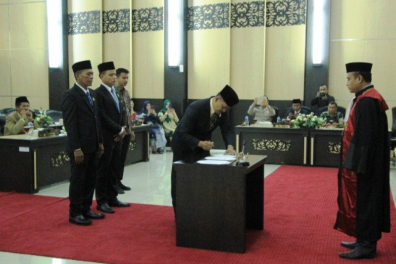 Yutris Can kembali jabat Ketua DPRD Kota Solok