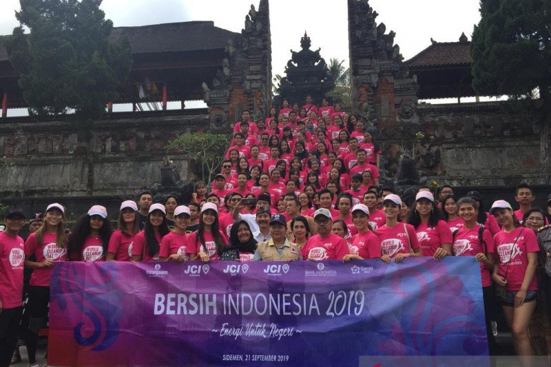BI Bali gandeng mantan miss universe aksi bersih sampah plastik