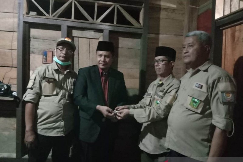 Baznas Kabupaten Solok berikan bantuan perbaikan RTLH untuk guru di Tigo Lurah