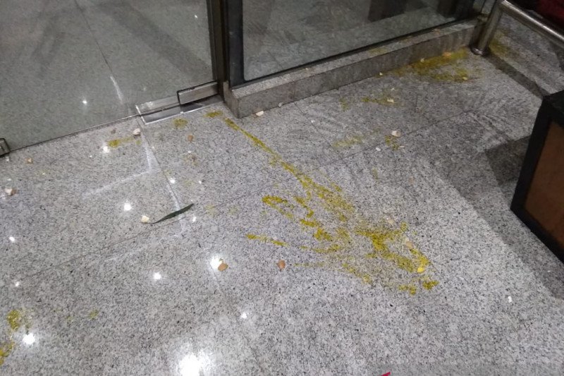 Pengunjuk rasa kembali lempar telur ke gedung KPK