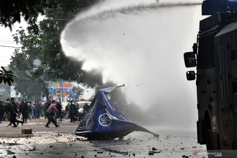 Polisi amankan diduga teroris 'menyelinap' di aksi unjuk rasa DPRD Sumut