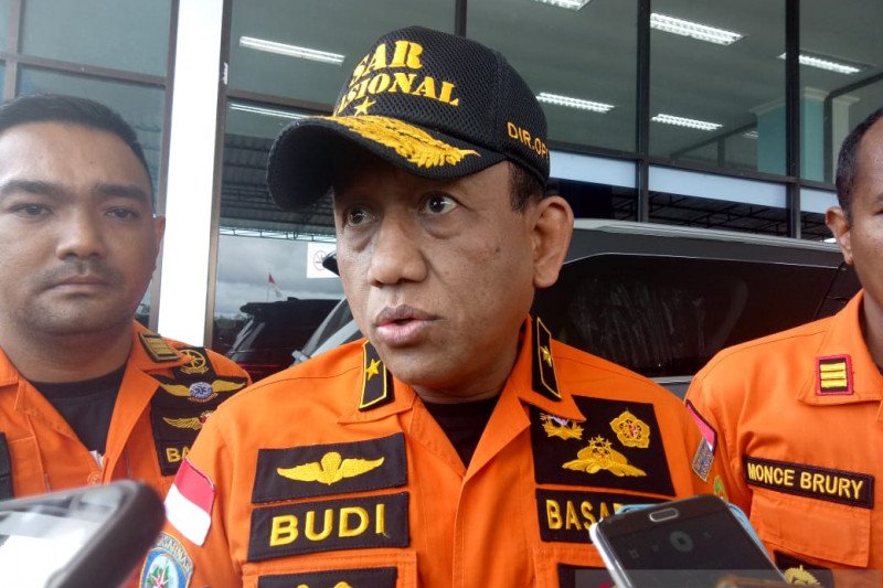 Pesawat Twin Otter PK-CDC diduga jatuh setelah menabrak gunung