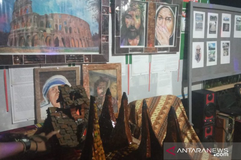 Seminari Tinggi St Mikhael menggelar pameran seni dan budaya