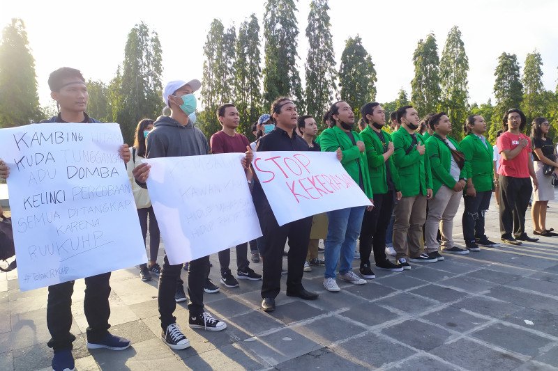 Forum Mahasiswa Bali adakan doa bersama untuk dua mahasiswa Kendari