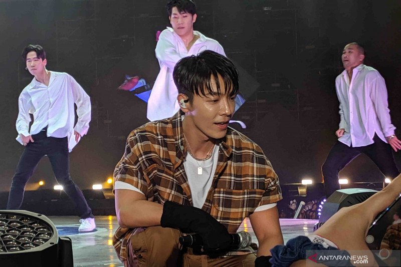 Konser terlambat, D&E minta maaf pada penggemar