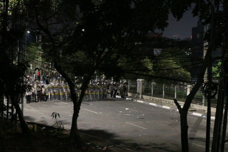 Demo DPR ricuh, terdengar bunyi ledakan beruntun