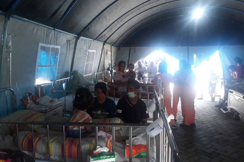 Pasien RSUD Haulussy masih dirawat di tenda