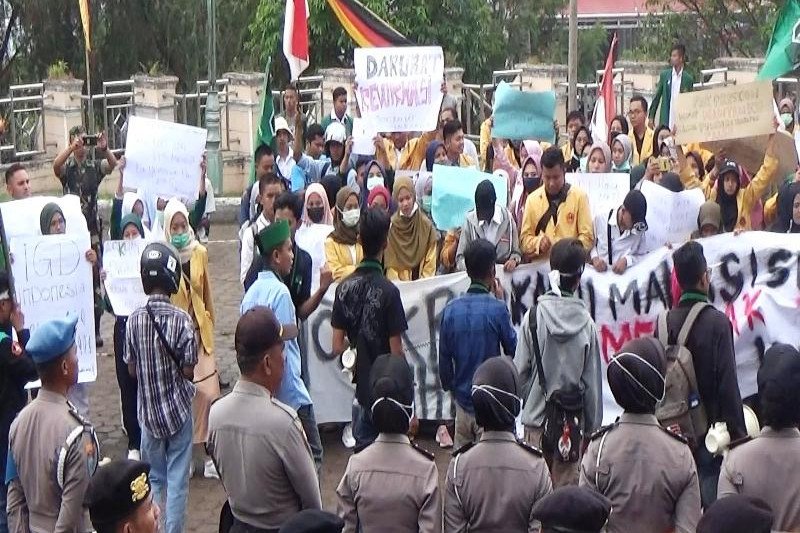Aliansi Mahasiswa Solok gelar demo tolak UU KPK dan RUU KUHP