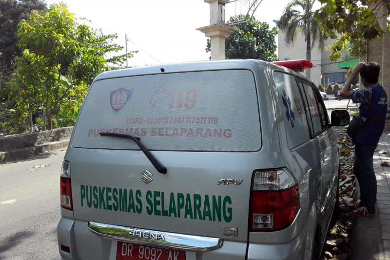 Antisipasi korban demo, tim BSMI dan puskesmas siaga di depan DPRD NTB