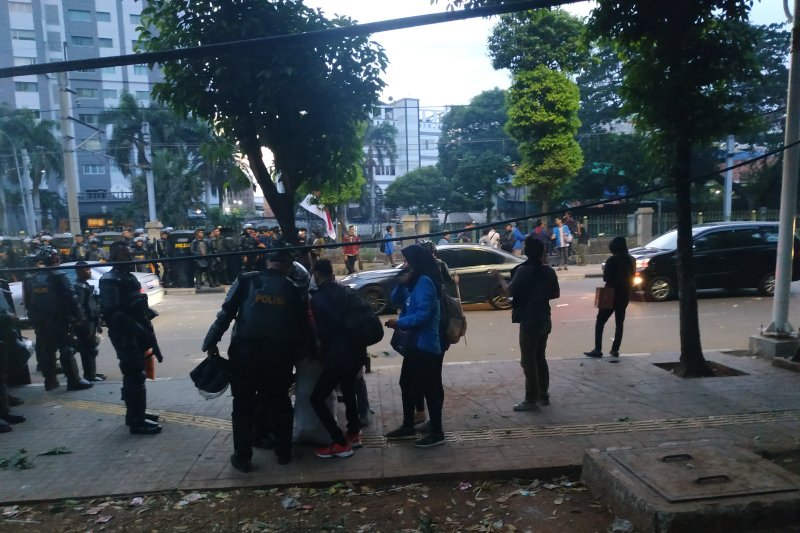 Mahasiswa diminta memisahkan diri dari yang menolak pulang