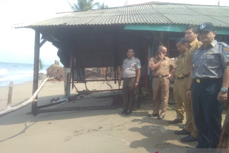 Pesisir Selatan penuhi kebutuhan pengungsi korban abrasi pantai di Batang Kapas