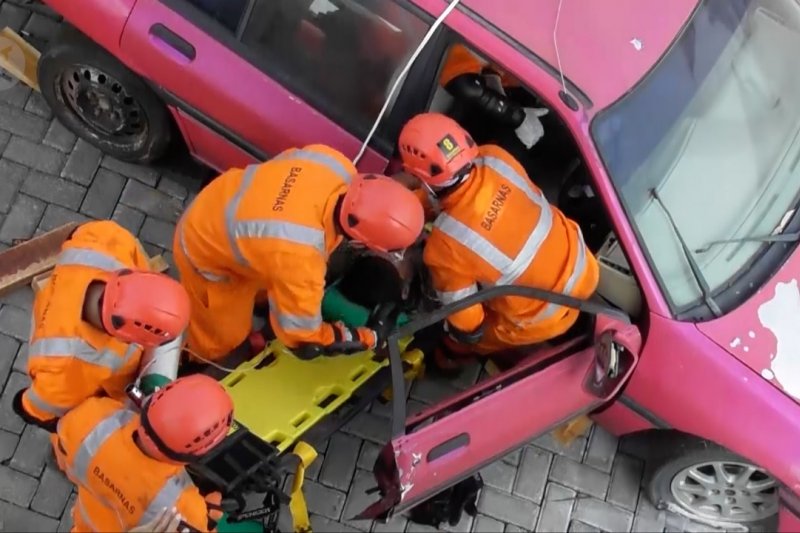 Personel Basarnas dibekali penanganan "Vehicle Accident Rescue"