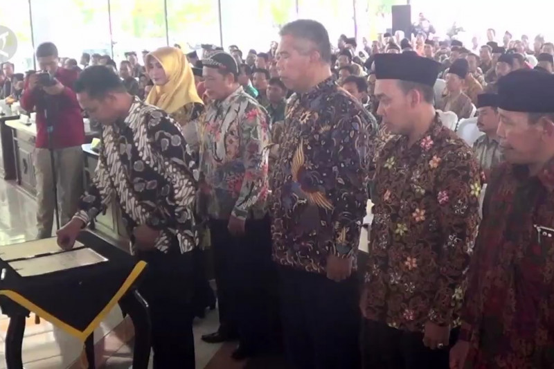 565 calon kades di Batang deklarasi damai
